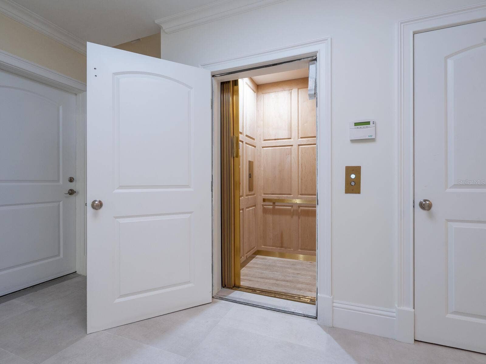 1423 HILLVIEW DRIVE, Sarasota, FL 34239 1423 HILLVIEW DRIVE, Sarasota, FL 34239