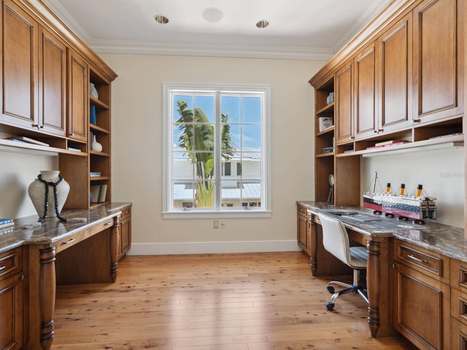 1423 HILLVIEW DRIVE, Sarasota, FL 34239 1423 HILLVIEW DRIVE, Sarasota, FL 34239