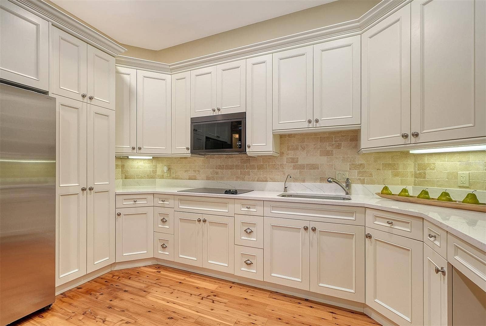 1423 HILLVIEW DRIVE, Sarasota, FL 34239 1423 HILLVIEW DRIVE, Sarasota, FL 34239