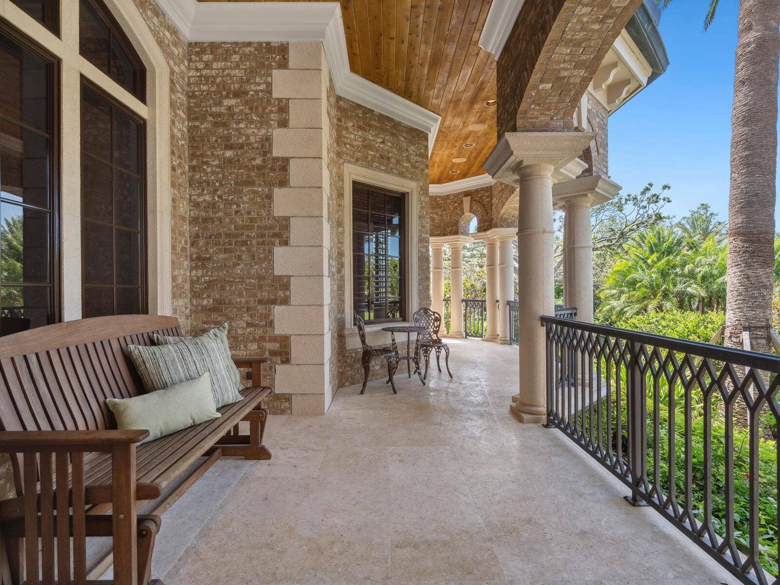 1423 HILLVIEW DRIVE, Sarasota, FL 34239 1423 HILLVIEW DRIVE, Sarasota, FL 34239