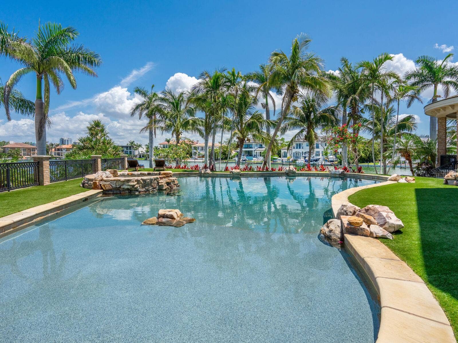 1423 HILLVIEW DRIVE, Sarasota, FL 34239 1423 HILLVIEW DRIVE, Sarasota, FL 34239