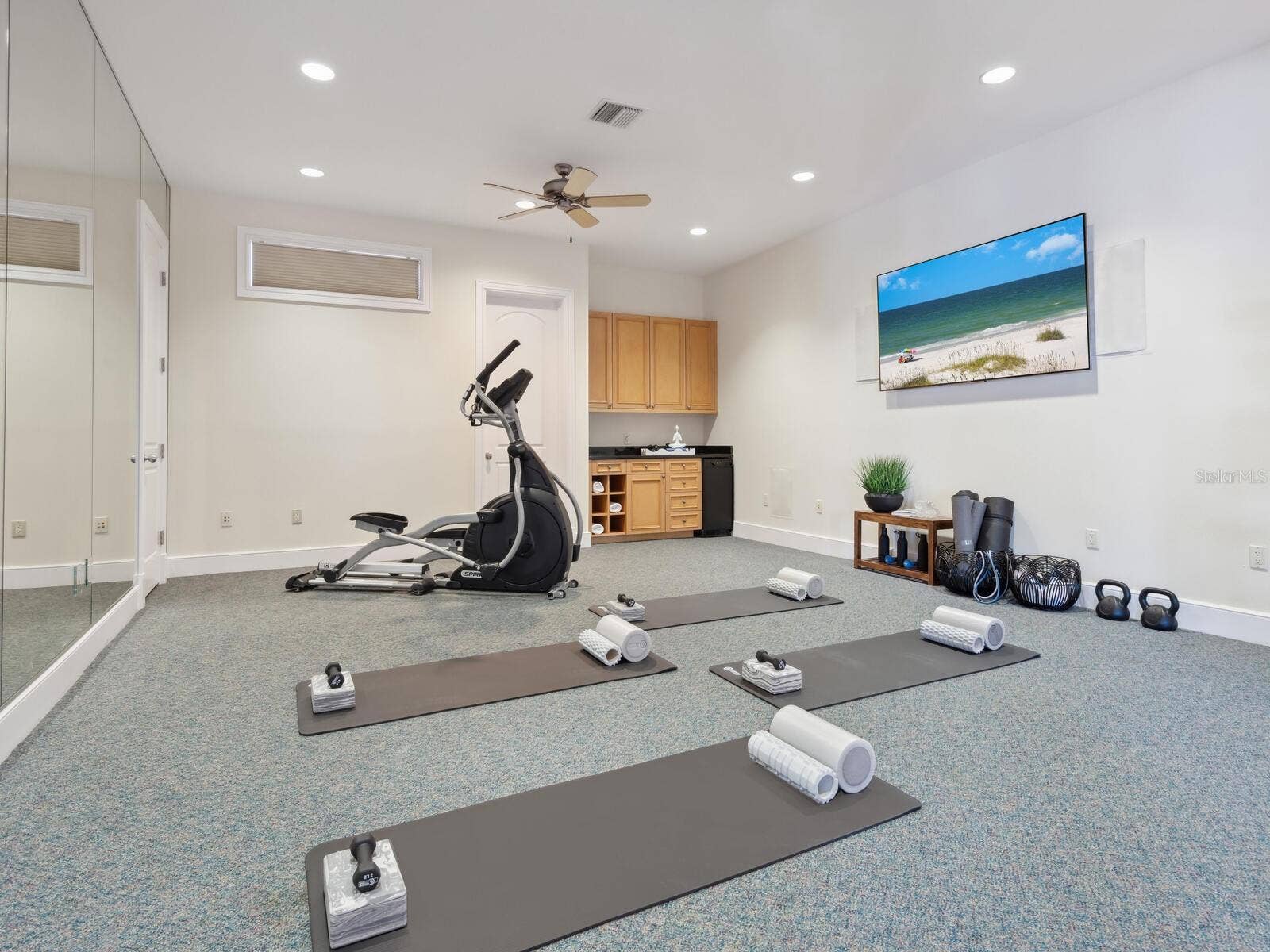 1423 HILLVIEW DRIVE, Sarasota, FL 34239 1423 HILLVIEW DRIVE, Sarasota, FL 34239