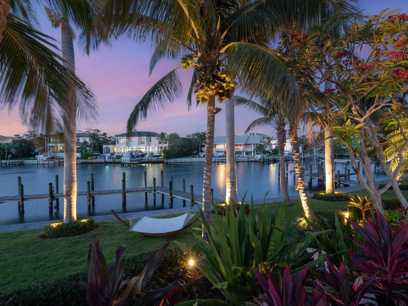 1423 HILLVIEW DRIVE, Sarasota, FL 34239 1423 HILLVIEW DRIVE, Sarasota, FL 34239