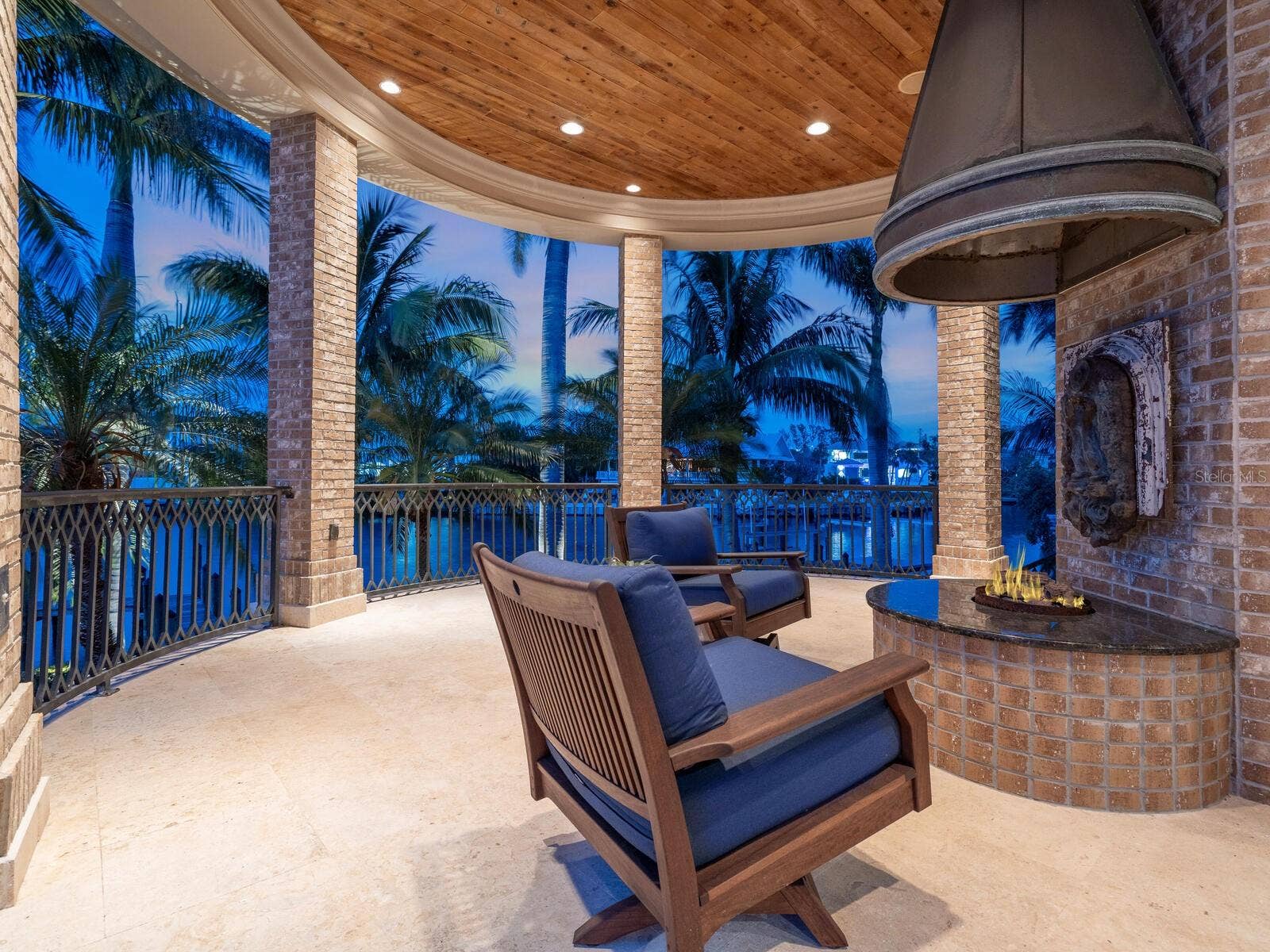 1423 HILLVIEW DRIVE, Sarasota, FL 34239 1423 HILLVIEW DRIVE, Sarasota, FL 34239