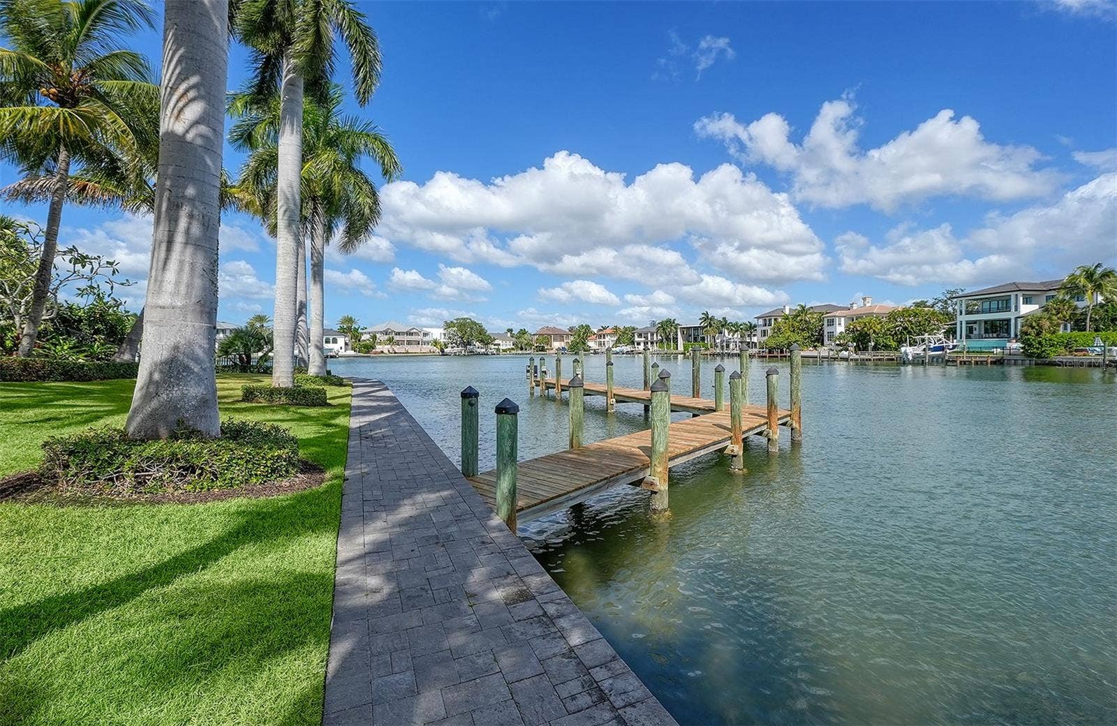 1423 HILLVIEW DRIVE, Sarasota, FL 34239 1423 HILLVIEW DRIVE, Sarasota, FL 34239