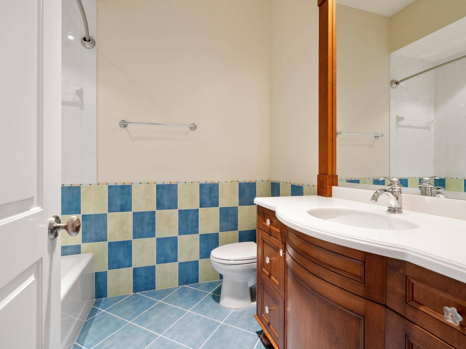 1423 HILLVIEW DRIVE, Sarasota, FL 34239 1423 HILLVIEW DRIVE, Sarasota, FL 34239