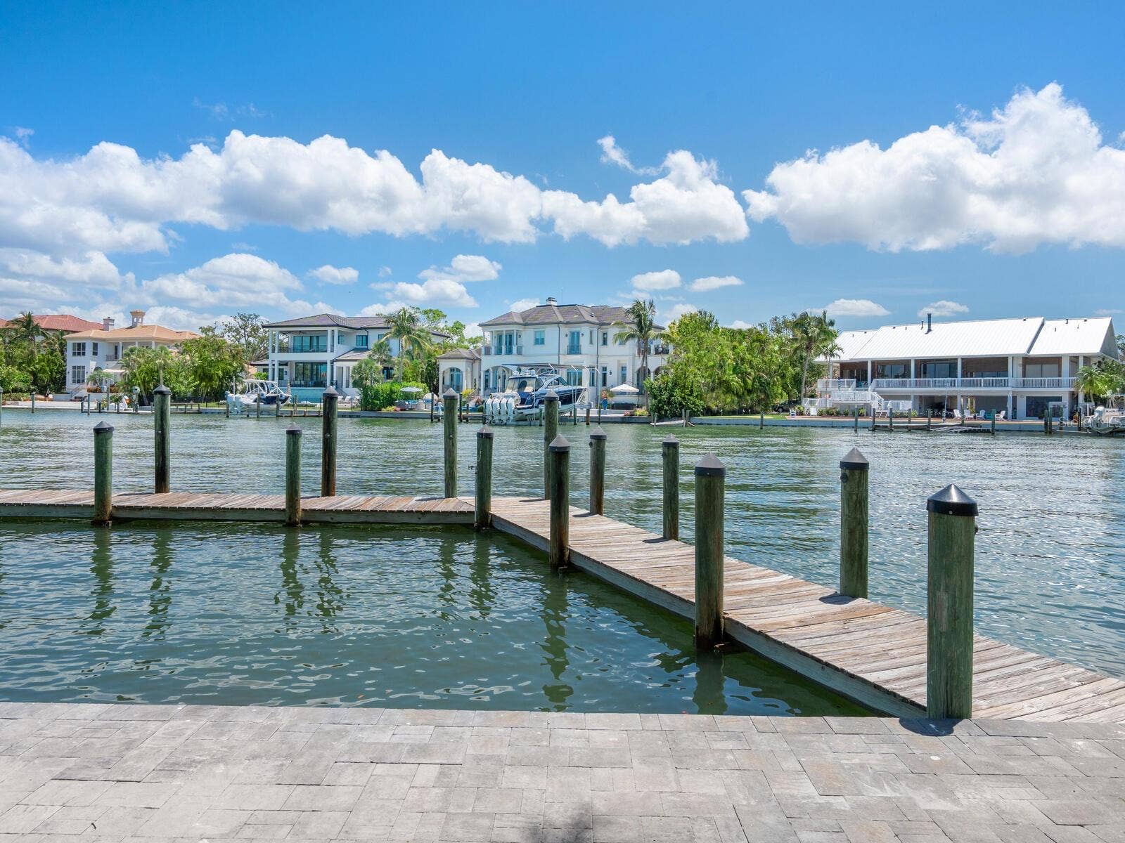 1423 HILLVIEW DRIVE, Sarasota, FL 34239 1423 HILLVIEW DRIVE, Sarasota, FL 34239