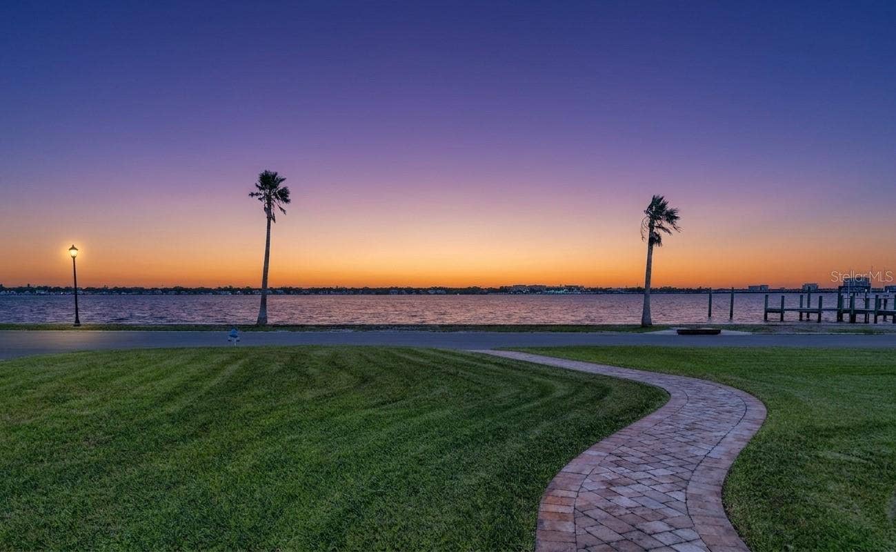 2305 RIVERVIEW BOULEVARD, Bradenton, FL 34205 2305 RIVERVIEW BOULEVARD, Bradenton, FL 34205