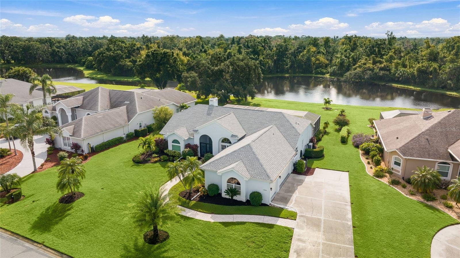 3306 LITTLE COUNTRY ROAD, Parrish, FL 34219 Large side entry garage, room for your golf cart!