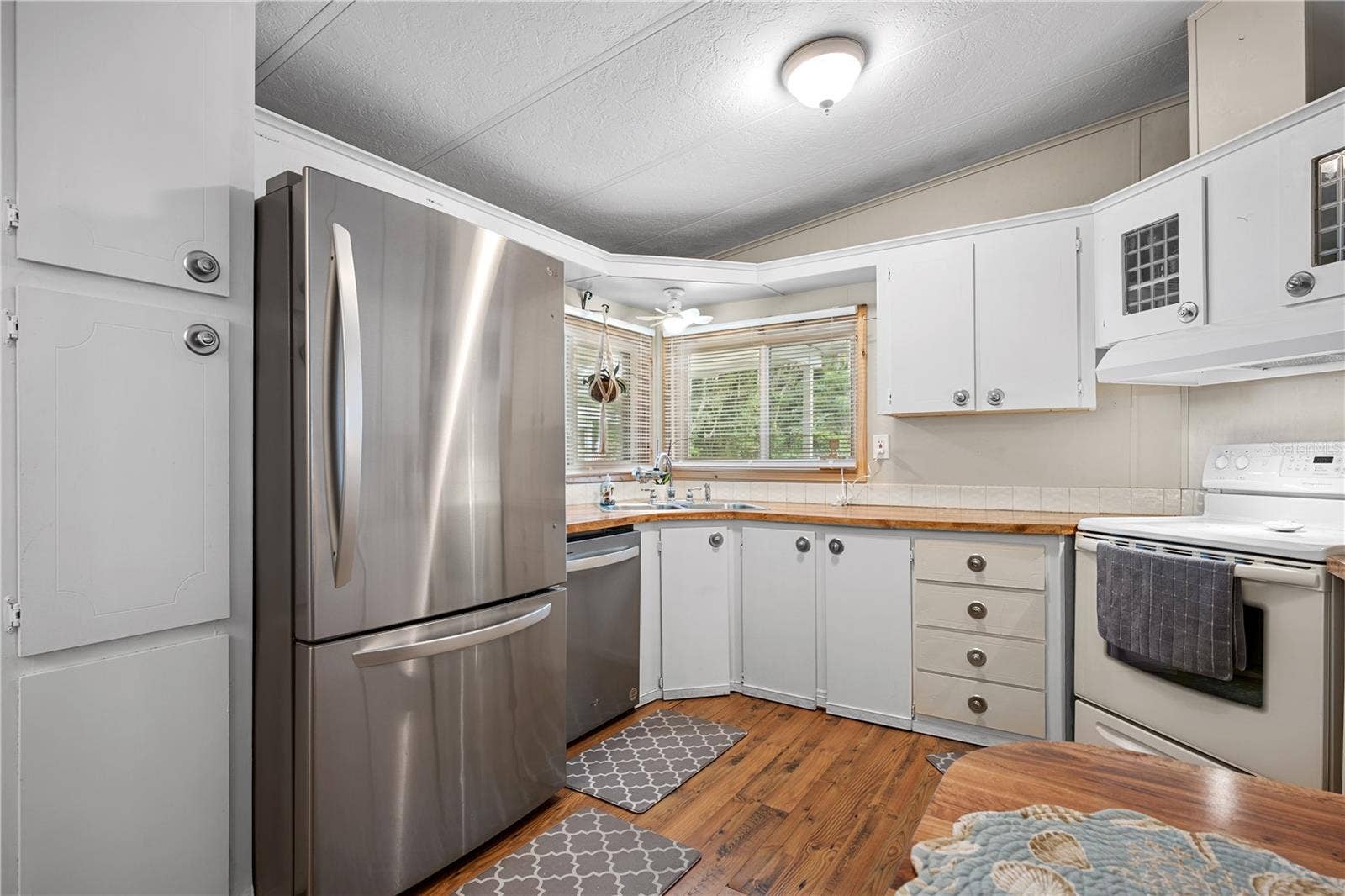 3329 EILEEN DRIVE, Ellenton, FL 34222 3329 EILEEN DRIVE, Ellenton, FL 34222