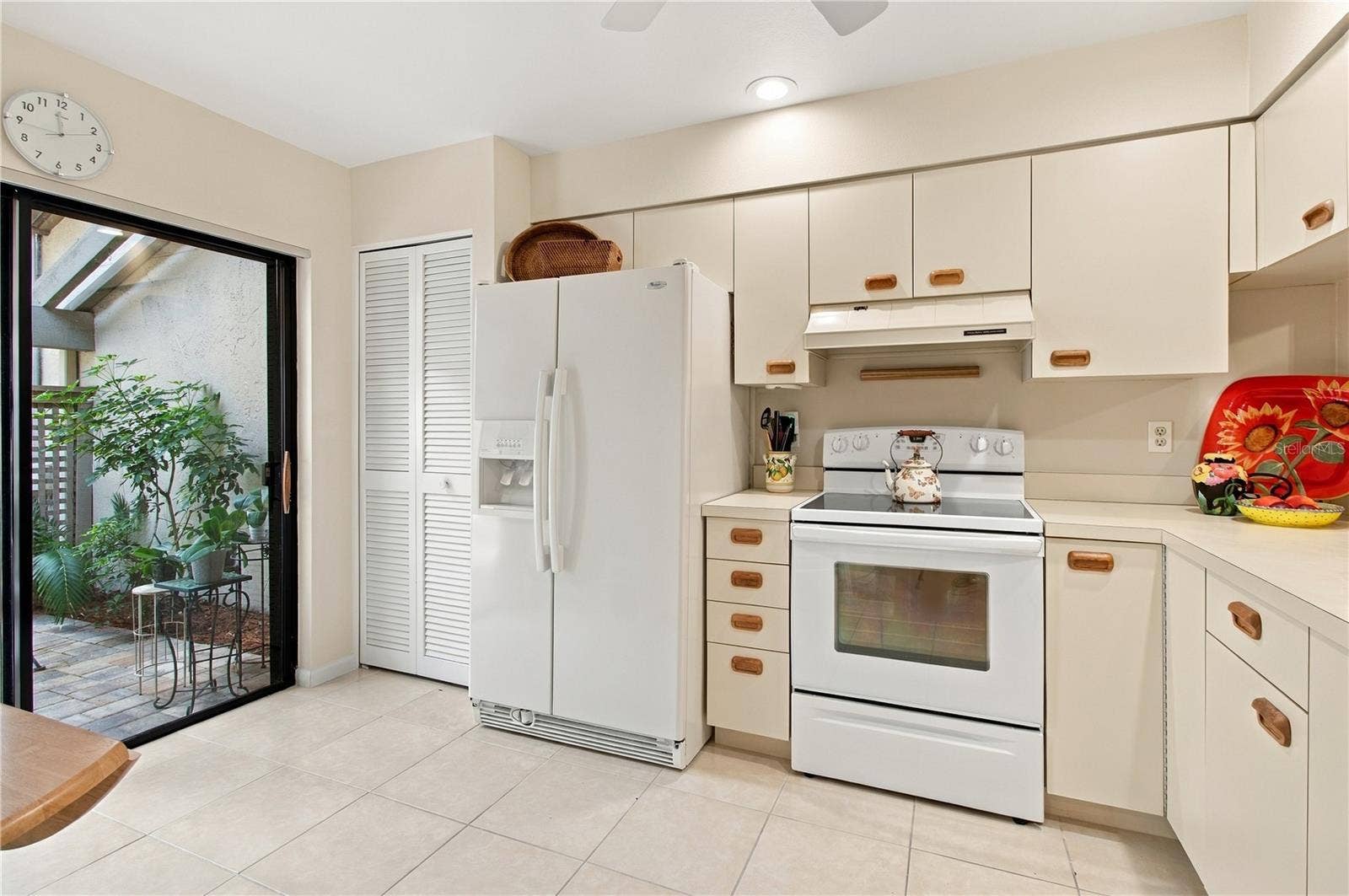 3123 SANDLEHEATH, #4, Sarasota, FL 34235 Kitchen
