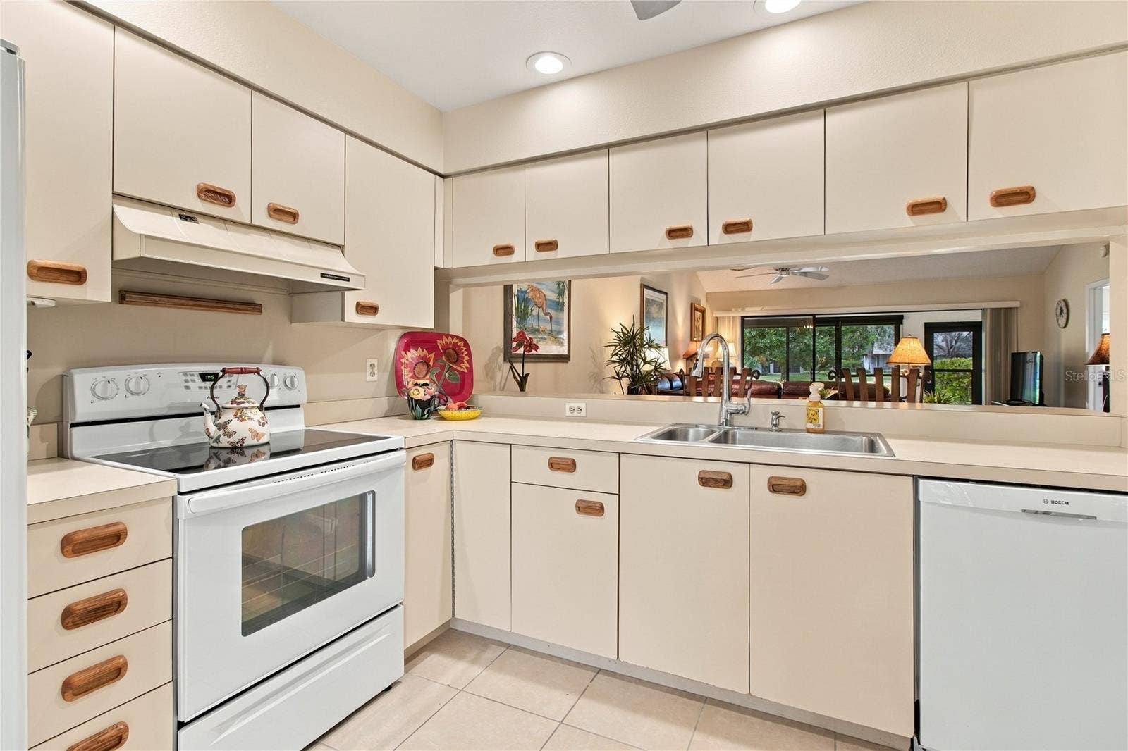 3123 SANDLEHEATH, #4, Sarasota, FL 34235 Kitchen