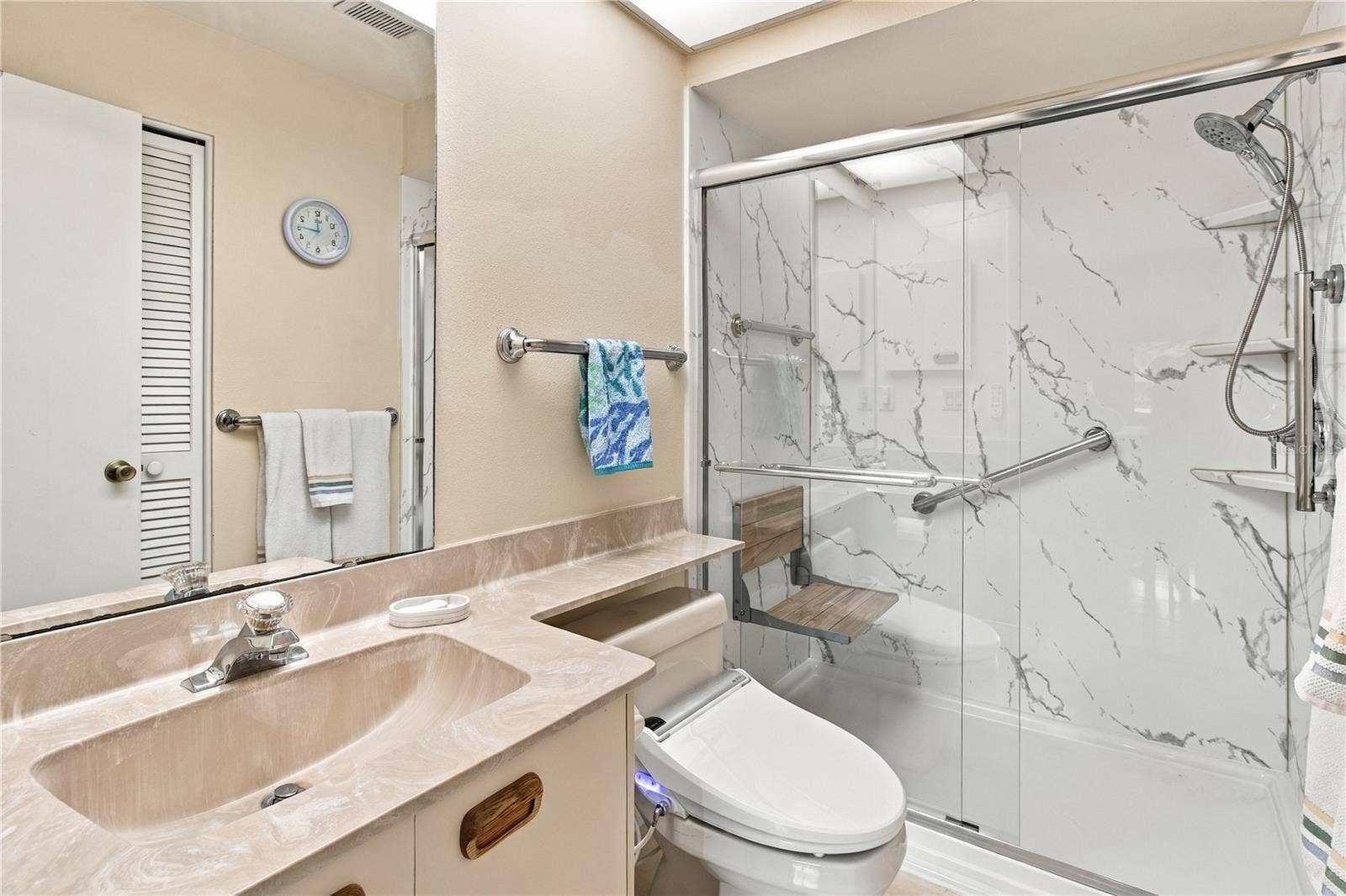 3123 SANDLEHEATH, #4, Sarasota, FL 34235 Primary Bathroom