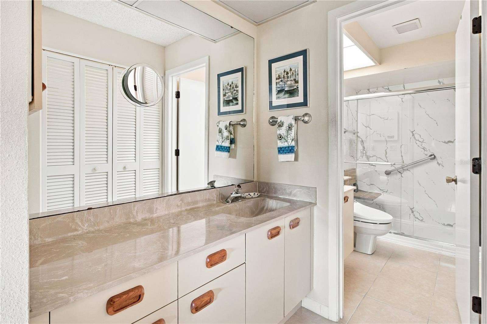 3123 SANDLEHEATH, #4, Sarasota, FL 34235 Primary Bathroom