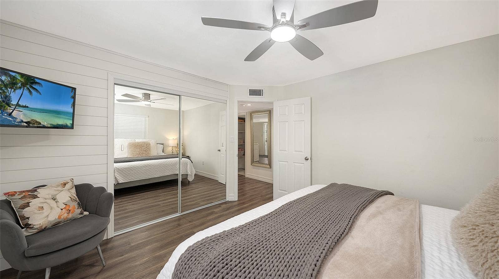 662 CALLE DEL OTONO, Sarasota, FL 34242