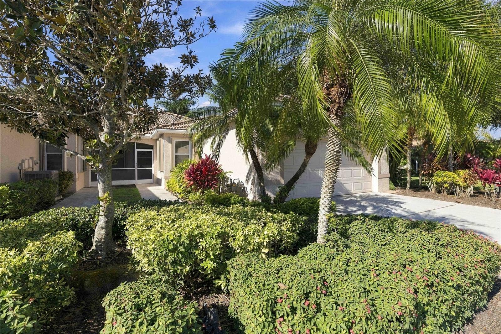 8216 ASHFORD FALLS COURT, Sarasota, FL 34243 8216 ASHFORD FALLS COURT, Sarasota, FL 34243