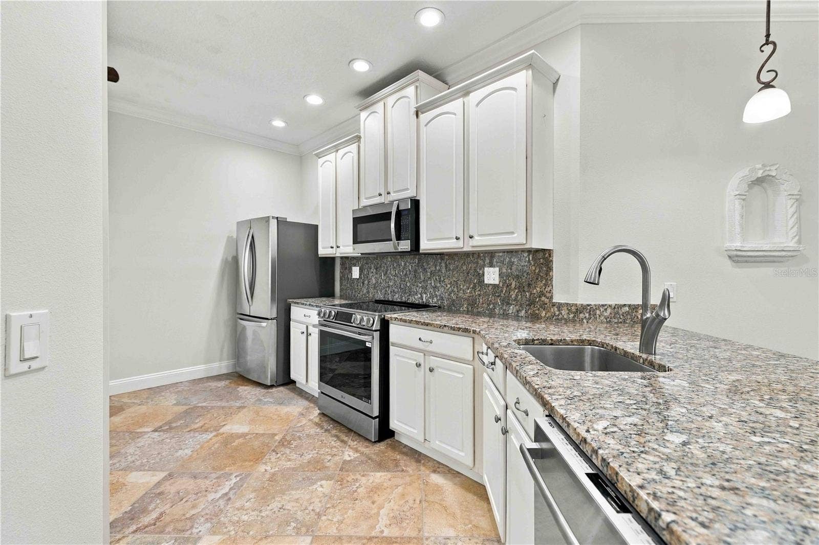 8216 ASHFORD FALLS COURT, Sarasota, FL 34243 8216 ASHFORD FALLS COURT, Sarasota, FL 34243