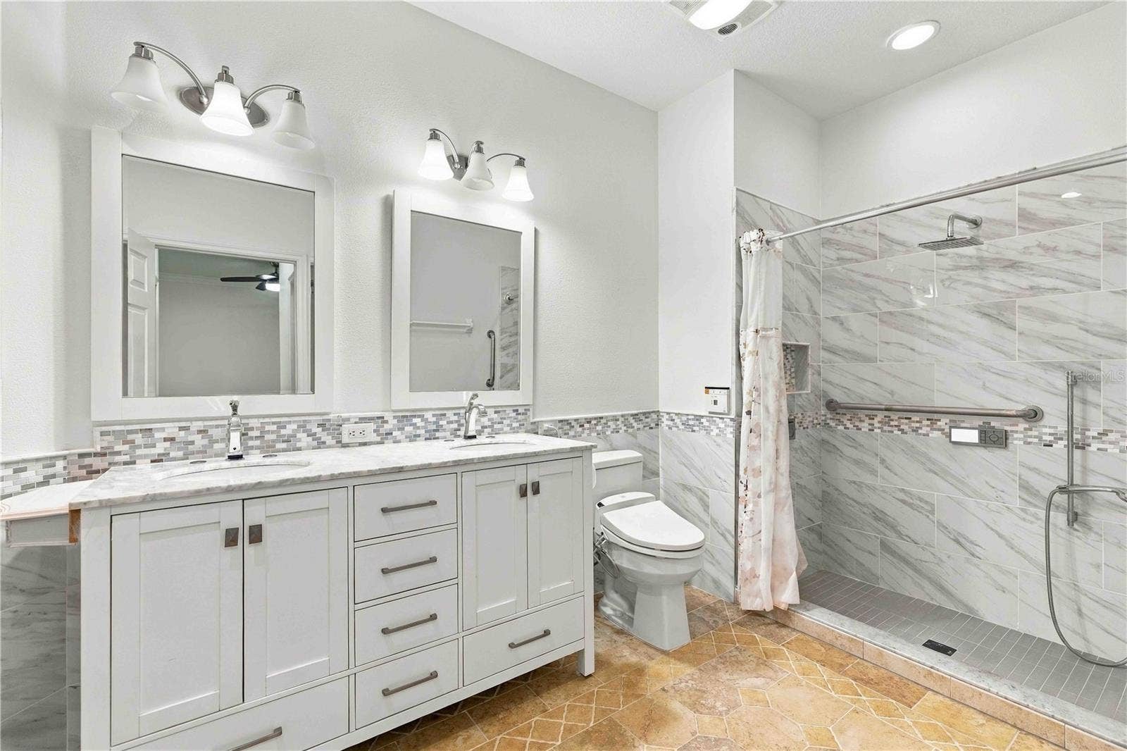 8216 ASHFORD FALLS COURT, Sarasota, FL 34243 Primary bath