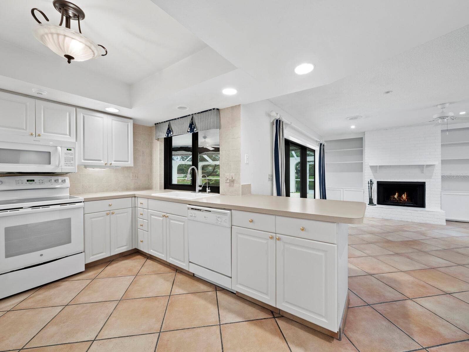 6945 COUNTRY LAKES CIRCLE, Sarasota, FL 34243 6945 COUNTRY LAKES CIRCLE, Sarasota, FL 34243