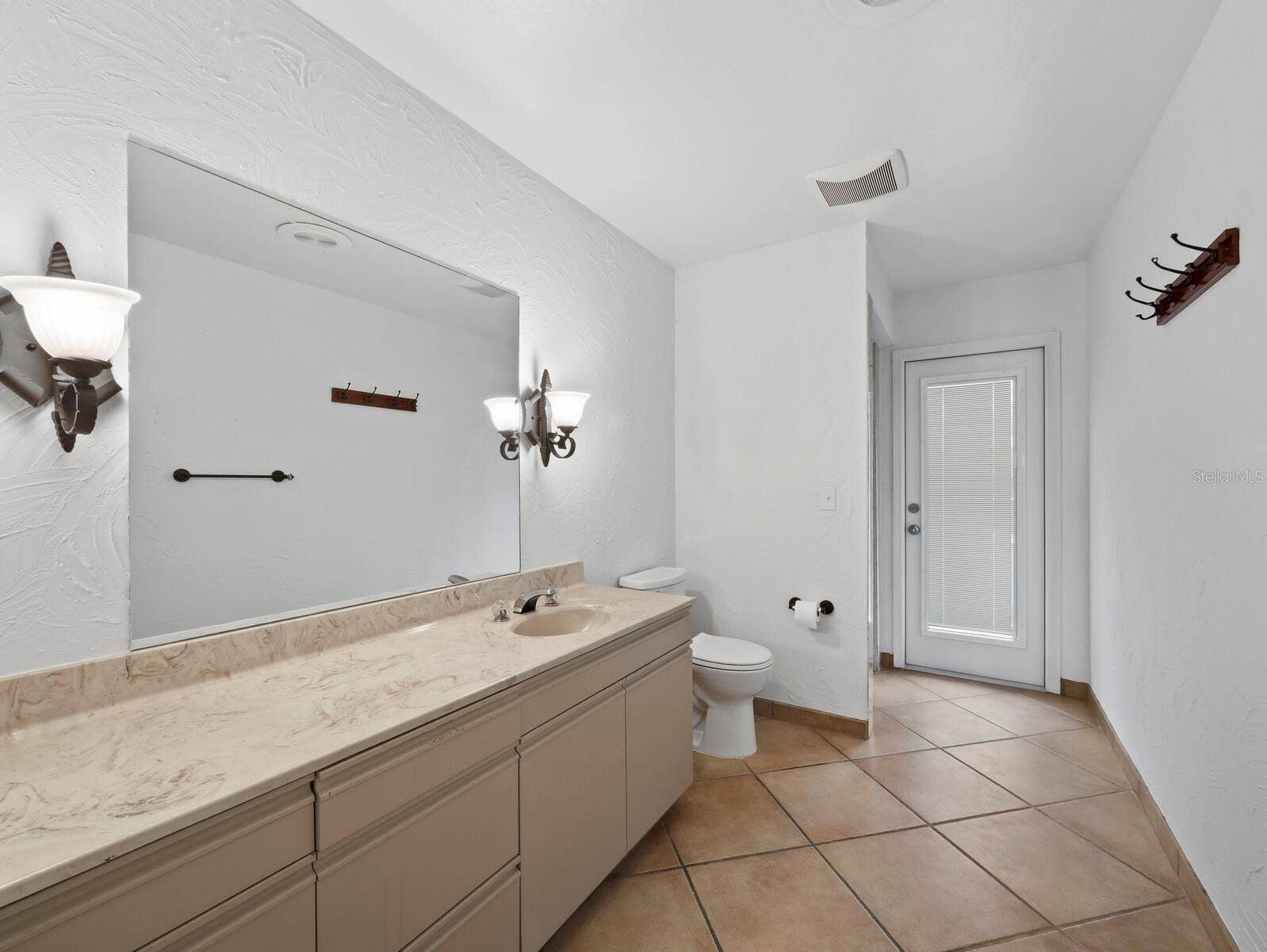 6945 COUNTRY LAKES CIRCLE, Sarasota, FL 34243 6945 COUNTRY LAKES CIRCLE, Sarasota, FL 34243