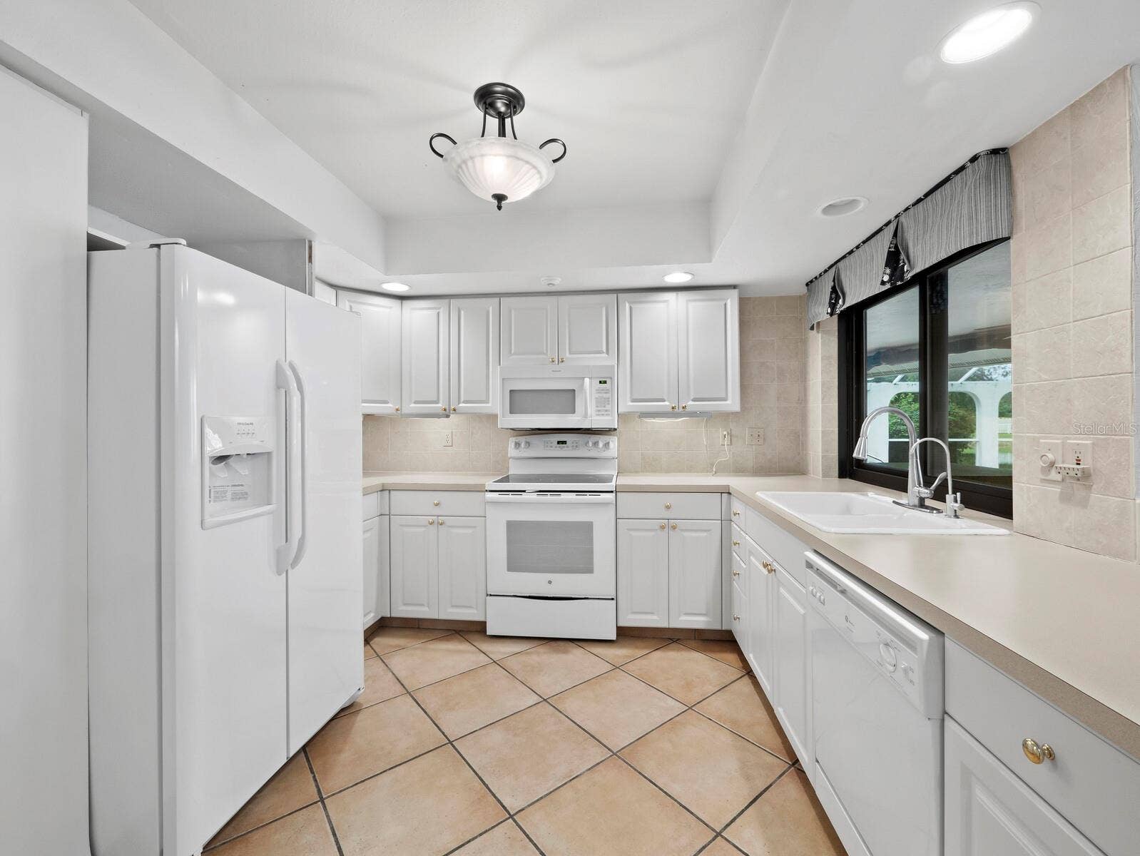 6945 COUNTRY LAKES CIRCLE, Sarasota, FL 34243 6945 COUNTRY LAKES CIRCLE, Sarasota, FL 34243