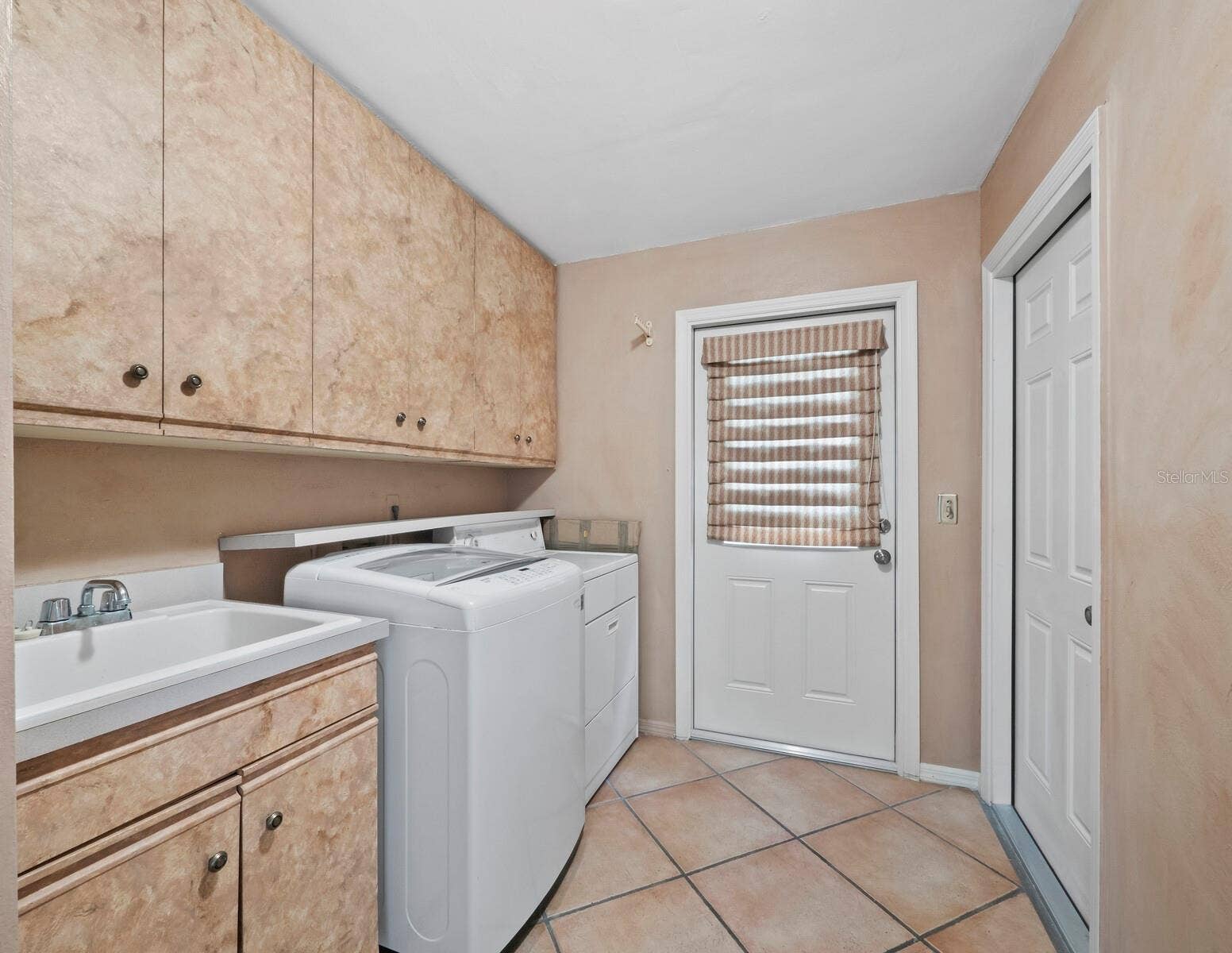 6945 COUNTRY LAKES CIRCLE, Sarasota, FL 34243 6945 COUNTRY LAKES CIRCLE, Sarasota, FL 34243