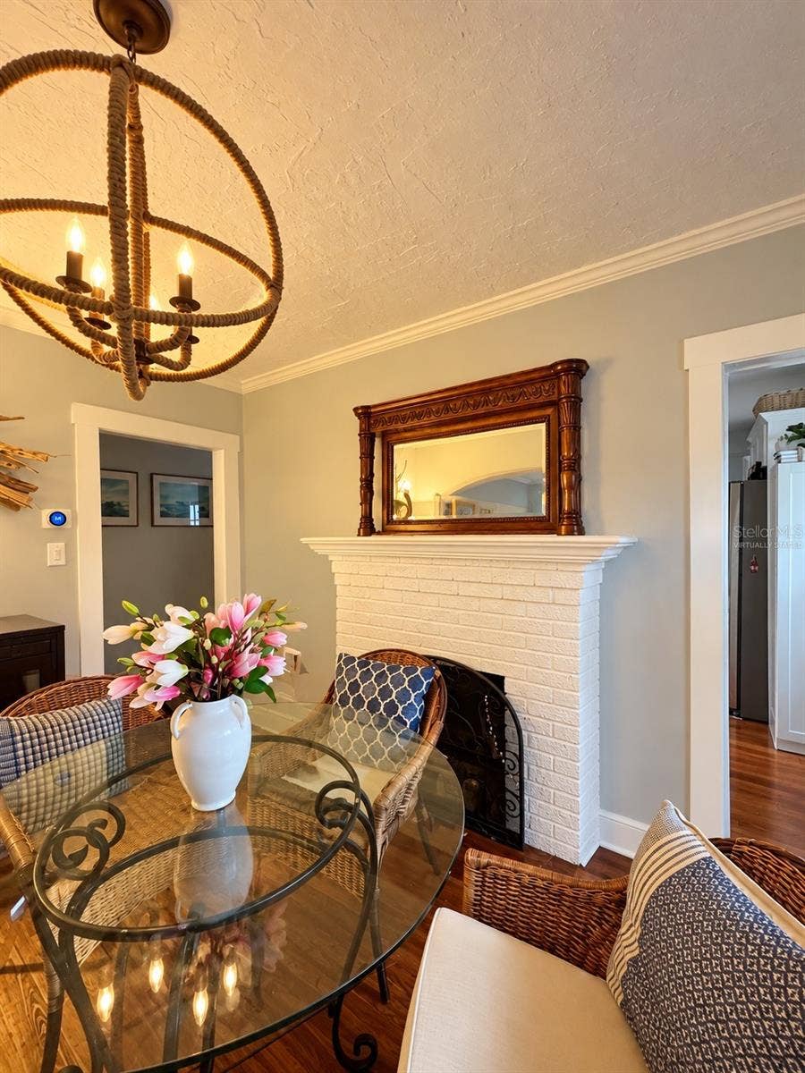 1777 ALTA VISTA STREET, Sarasota, FL 34236 Dining / Fireplace - Virtually Staged