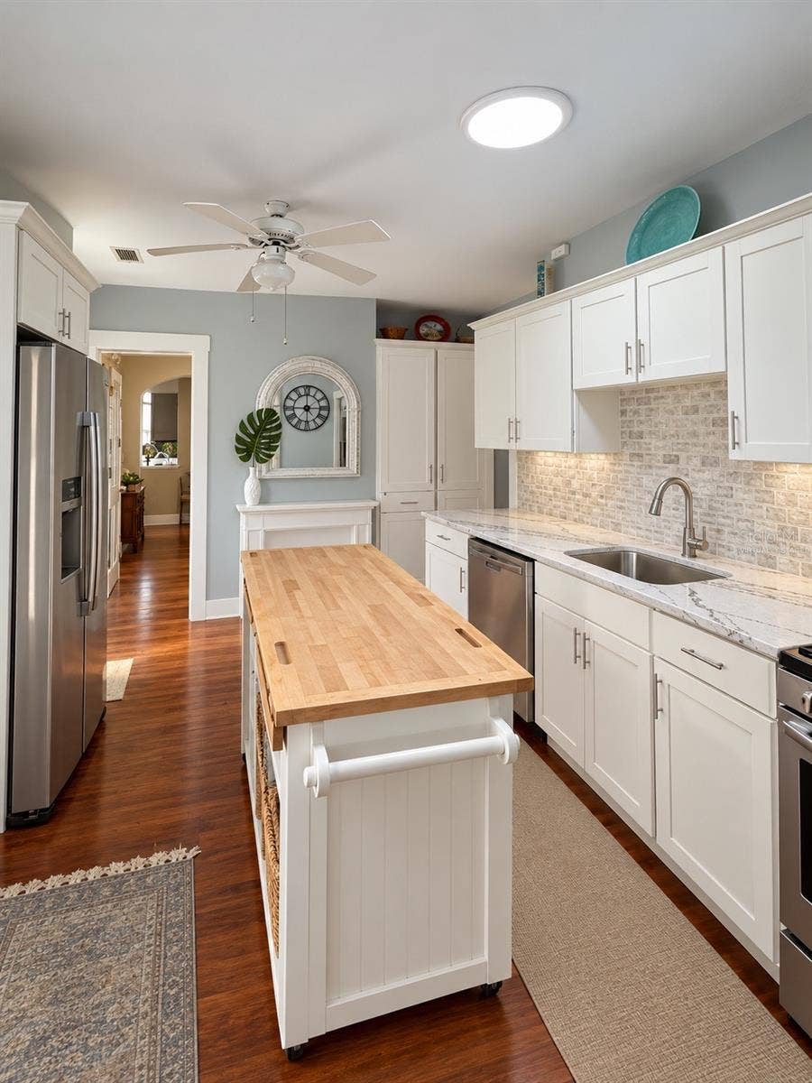 1777 ALTA VISTA STREET, Sarasota, FL 34236 Kitchen - Virtually Staged