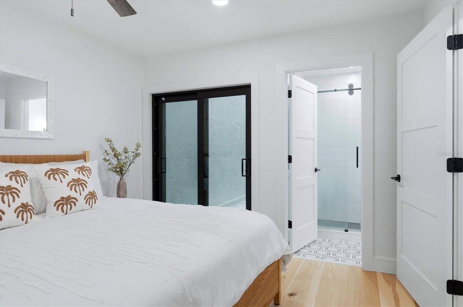 2141 HARBOURSIDE DRIVE, #1203, Longboat Key, FL 34228 Bedroom 2 ensuite bathroom