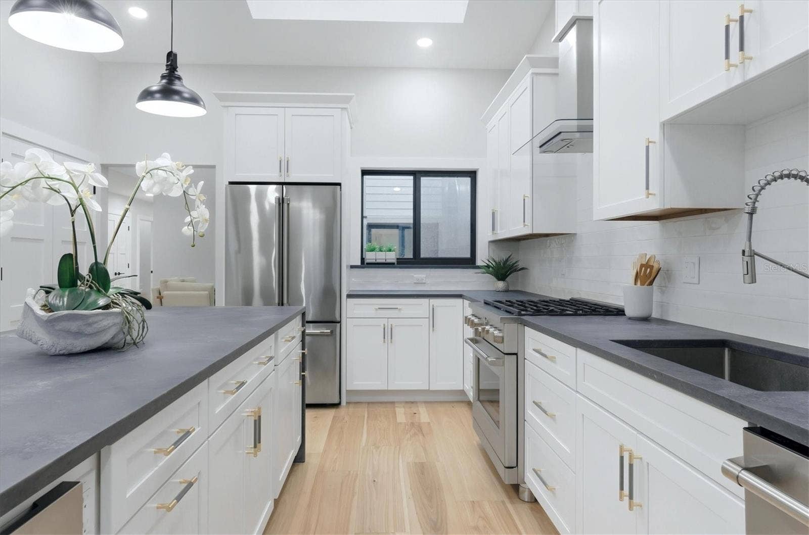 2141 HARBOURSIDE DRIVE, #1203, Longboat Key, FL 34228 Quartz Counters, GE Cafe appliances