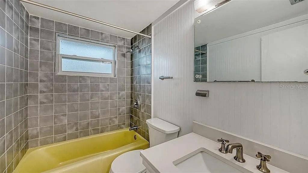 5529 NUTMEG AVENUE, Sarasota, FL 34231