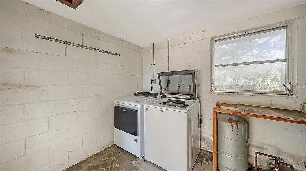 5529 NUTMEG AVENUE, Sarasota, FL 34231