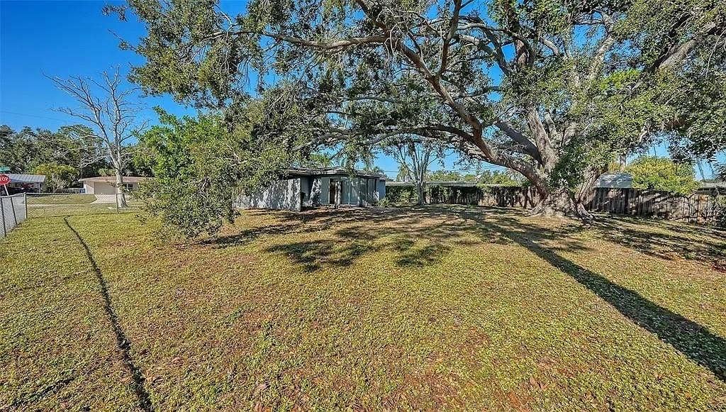 5529 NUTMEG AVENUE, Sarasota, FL 34231