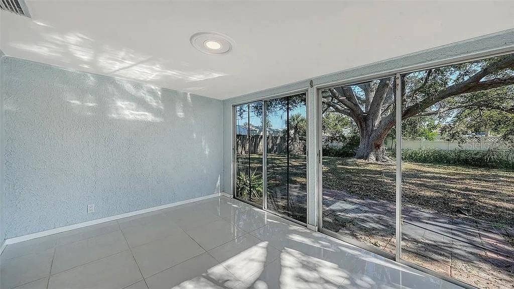 5529 NUTMEG AVENUE, Sarasota, FL 34231