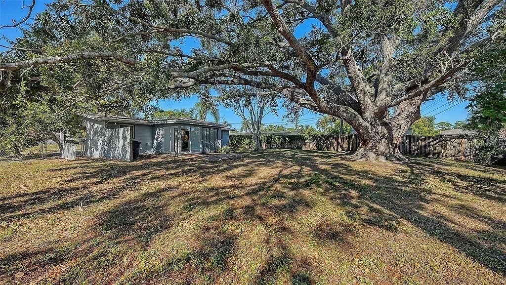 5529 NUTMEG AVENUE, Sarasota, FL 34231