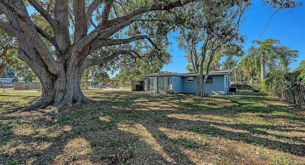 5529 NUTMEG AVENUE, Sarasota, FL 34231
