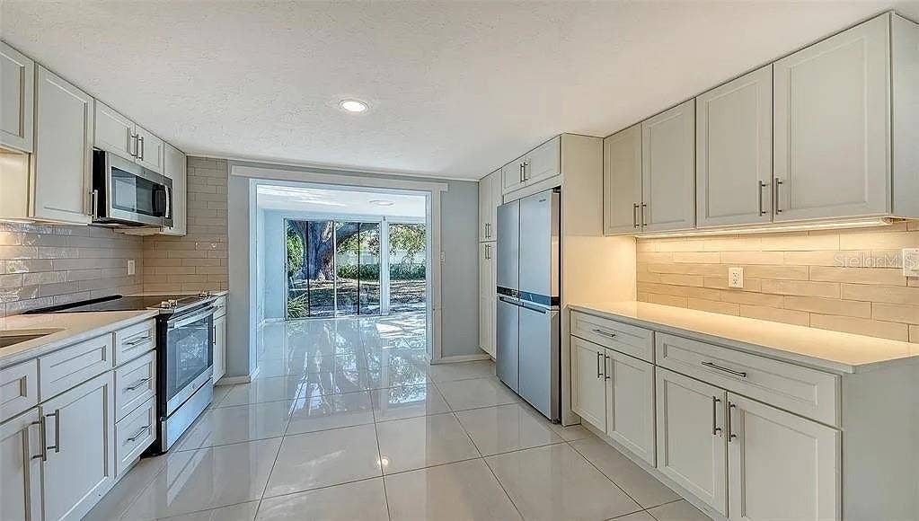 5529 NUTMEG AVENUE, Sarasota, FL 34231