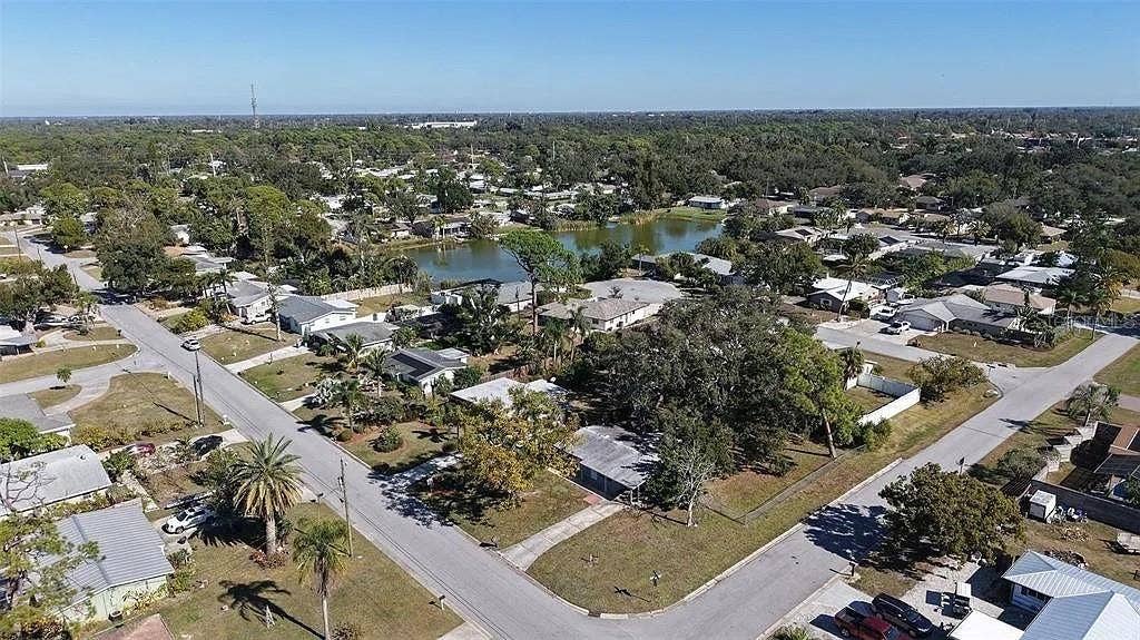 5529 NUTMEG AVENUE, Sarasota, FL 34231
