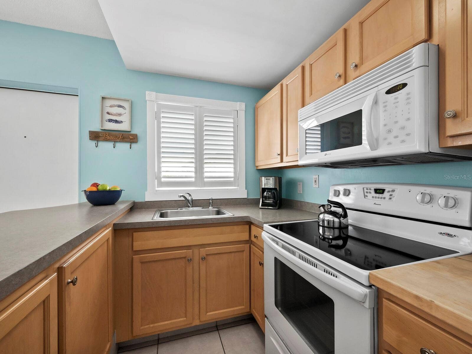 475 BENJAMIN FRANKLIN DRIVE, #215, Sarasota, FL 34236