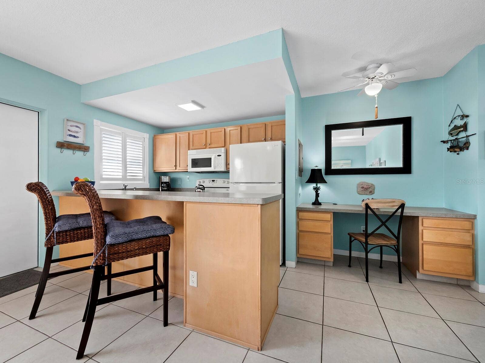 475 BENJAMIN FRANKLIN DRIVE, #215, Sarasota, FL 34236