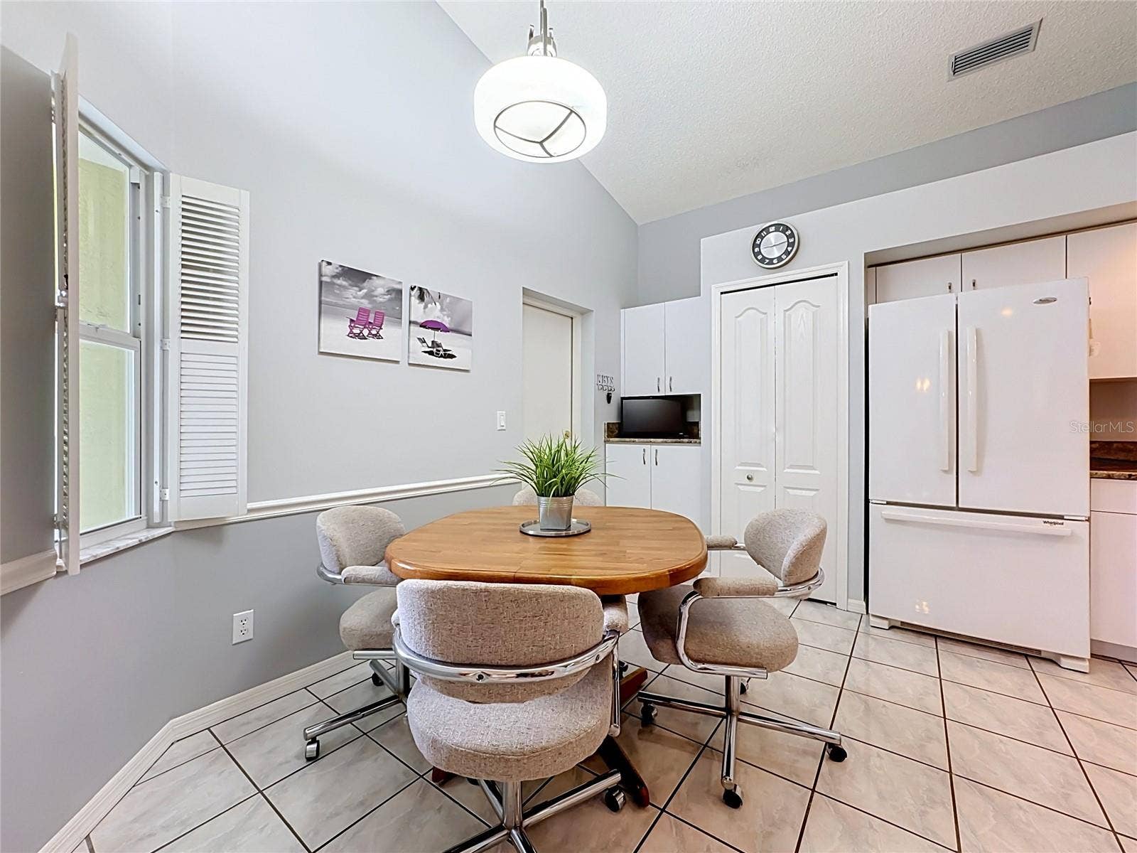 Eat-In Kitchen