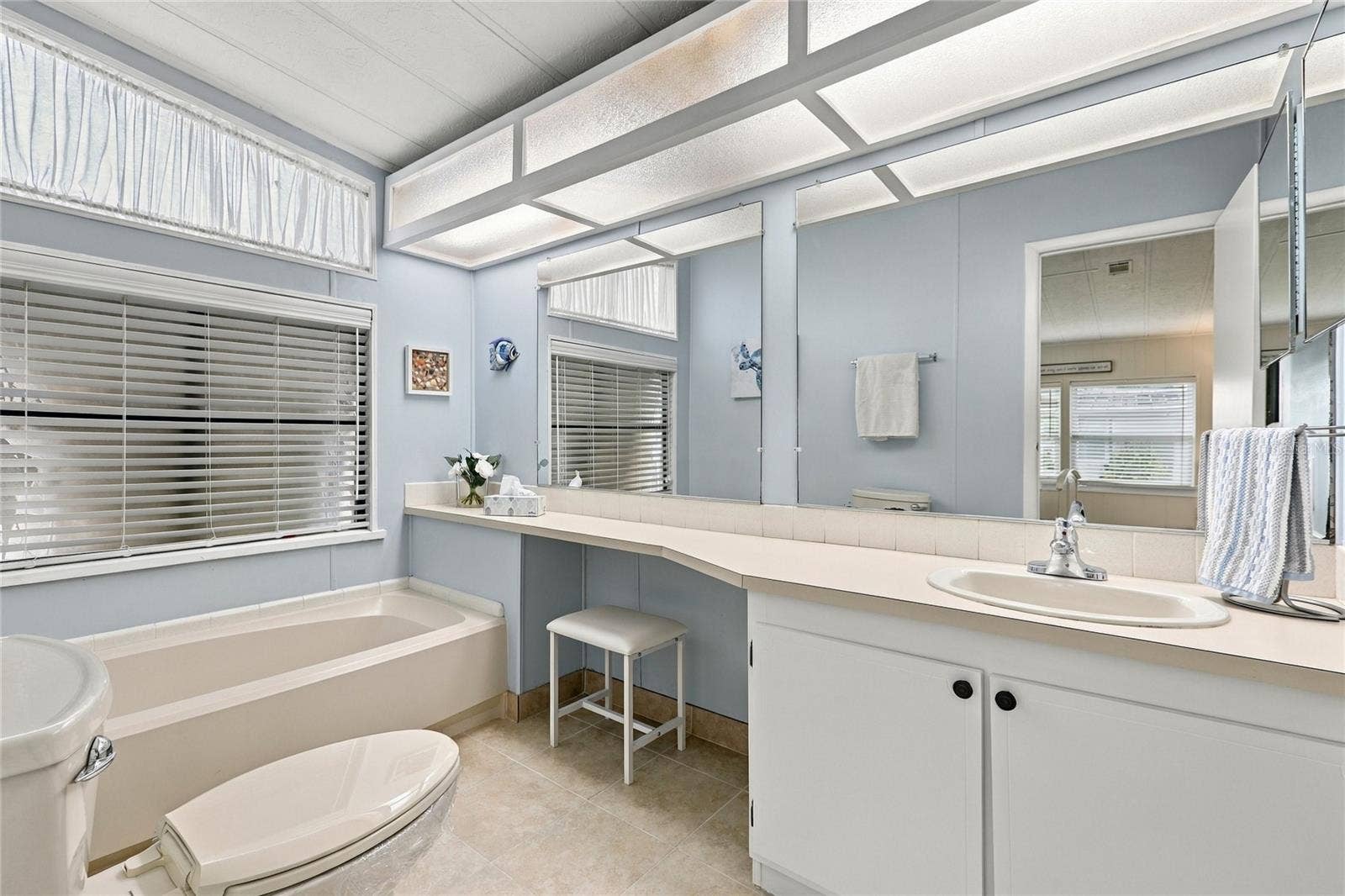 266 CAMELOT DRIVE, Nokomis, FL 34275 266 CAMELOT DRIVE, Nokomis, FL 34275