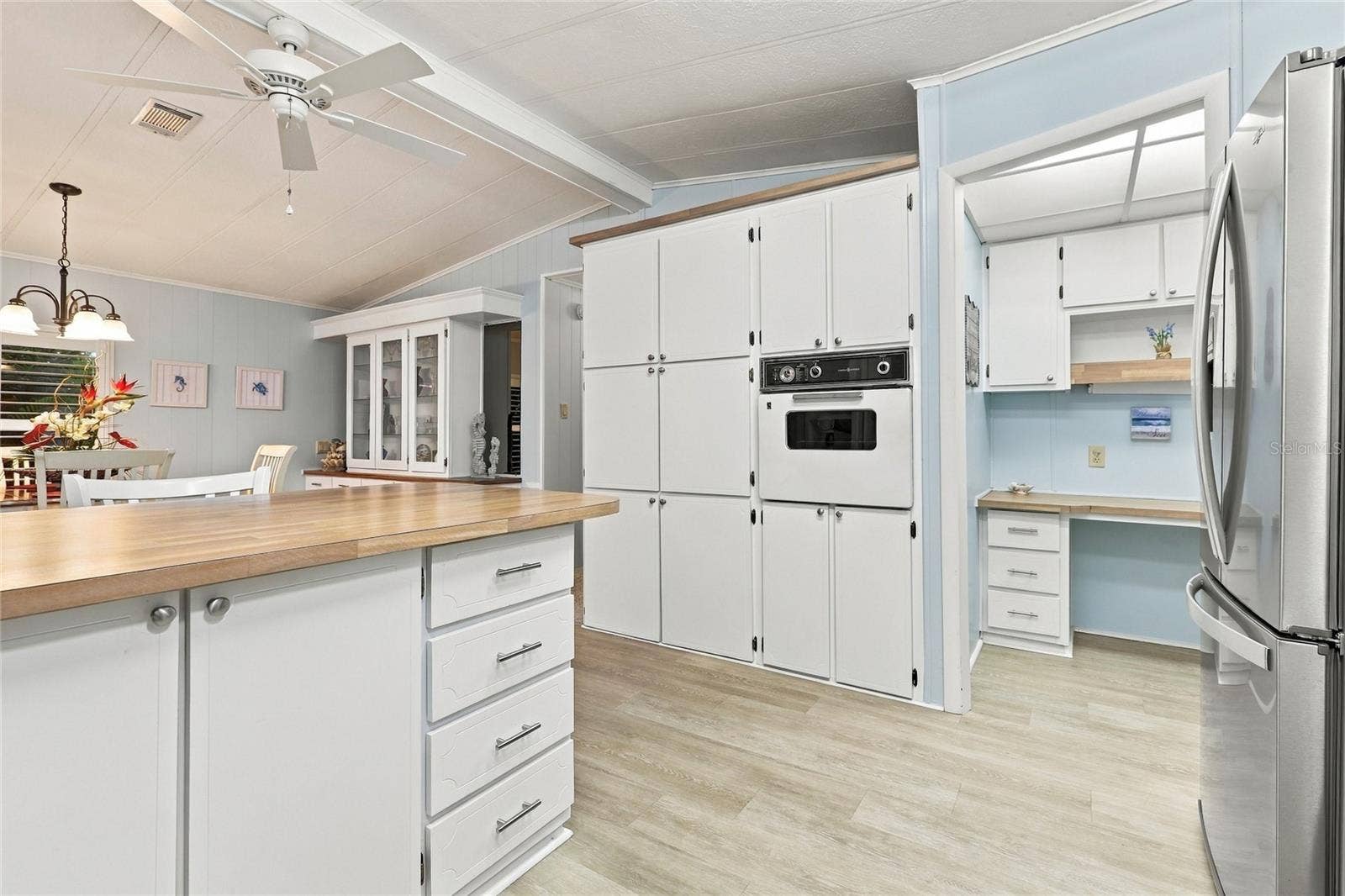 266 CAMELOT DRIVE, Nokomis, FL 34275 266 CAMELOT DRIVE, Nokomis, FL 34275