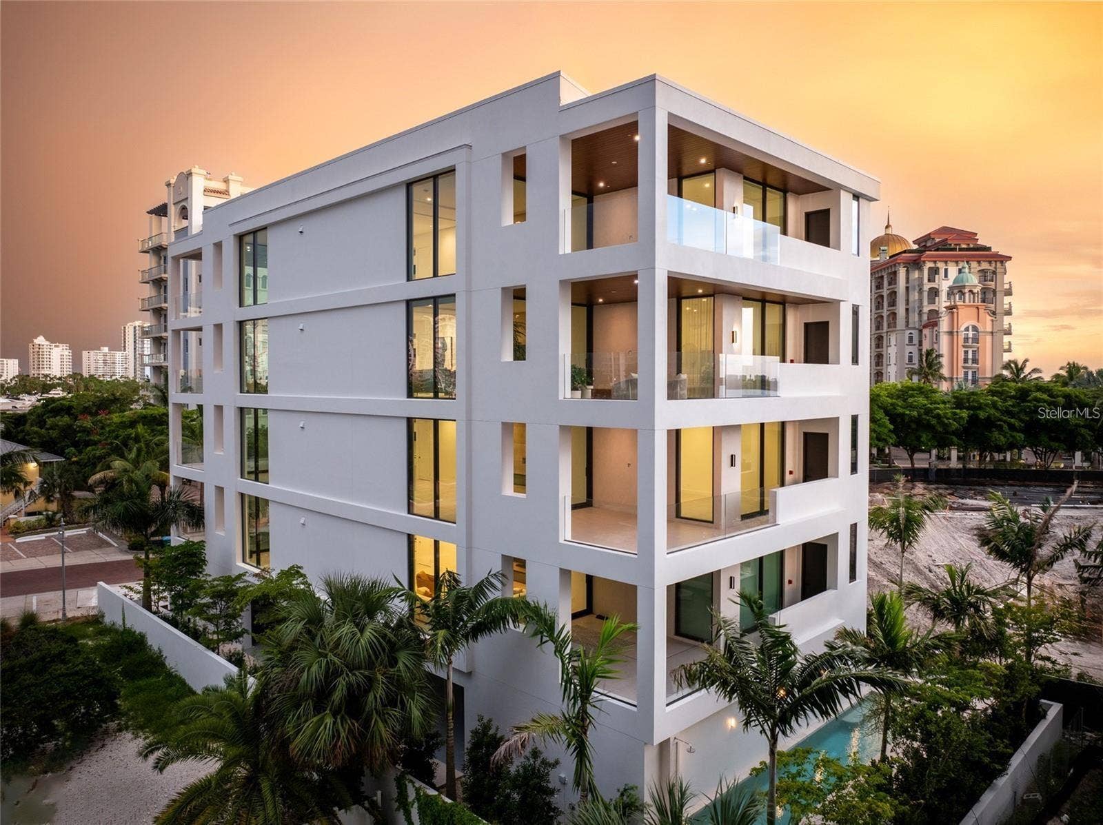 509 GOLDEN GATE POINT, #3, Sarasota, FL 34236