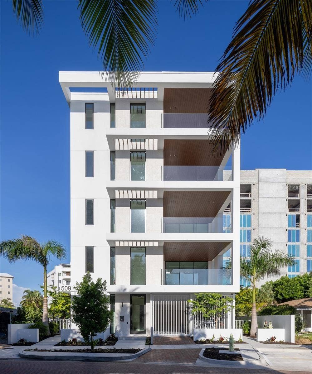 509 GOLDEN GATE POINT, #3, Sarasota, FL 34236