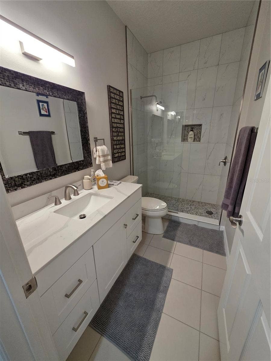 Guest bathroom. Lots of space