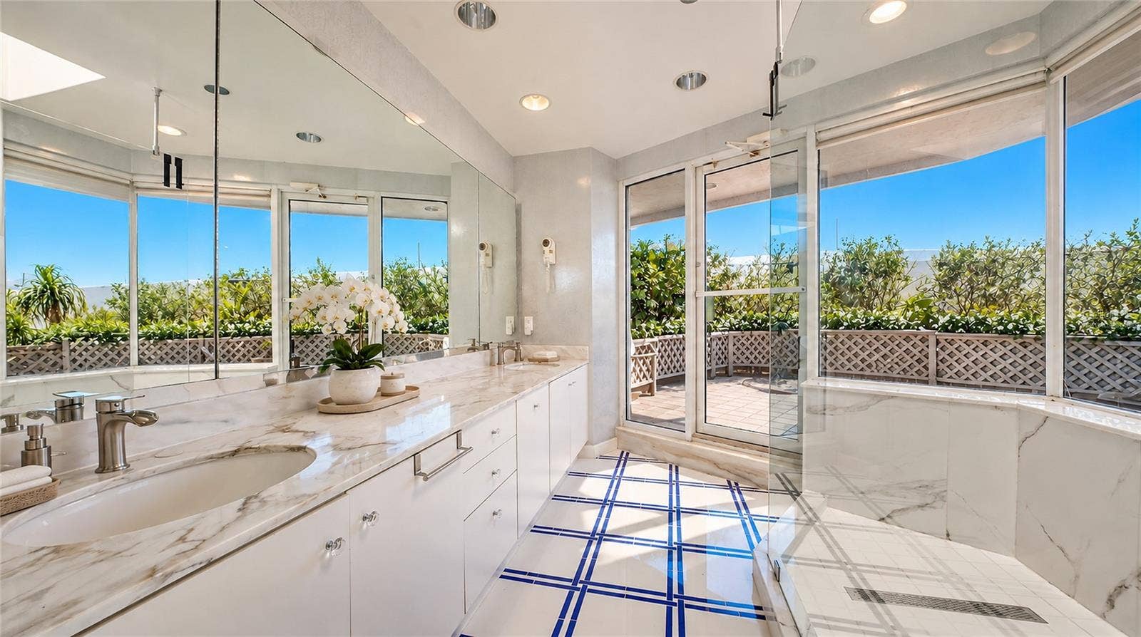 775 LONGBOAT CLUB RD, 1008-1007, Longboat Key, FL 34228 *Virtually Staged