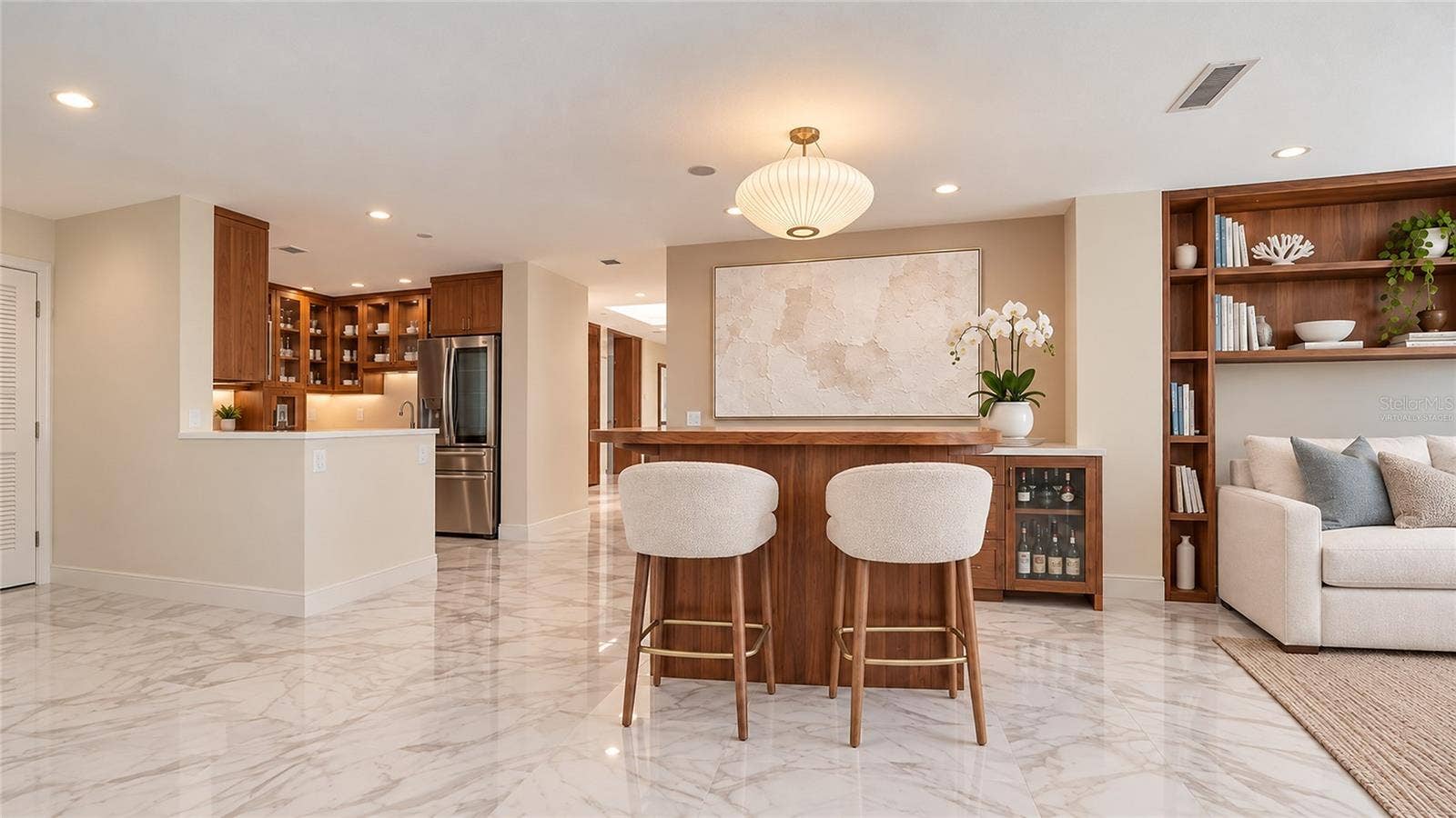 775 LONGBOAT CLUB RD, 1008-1007, Longboat Key, FL 34228 *Virtually Staged