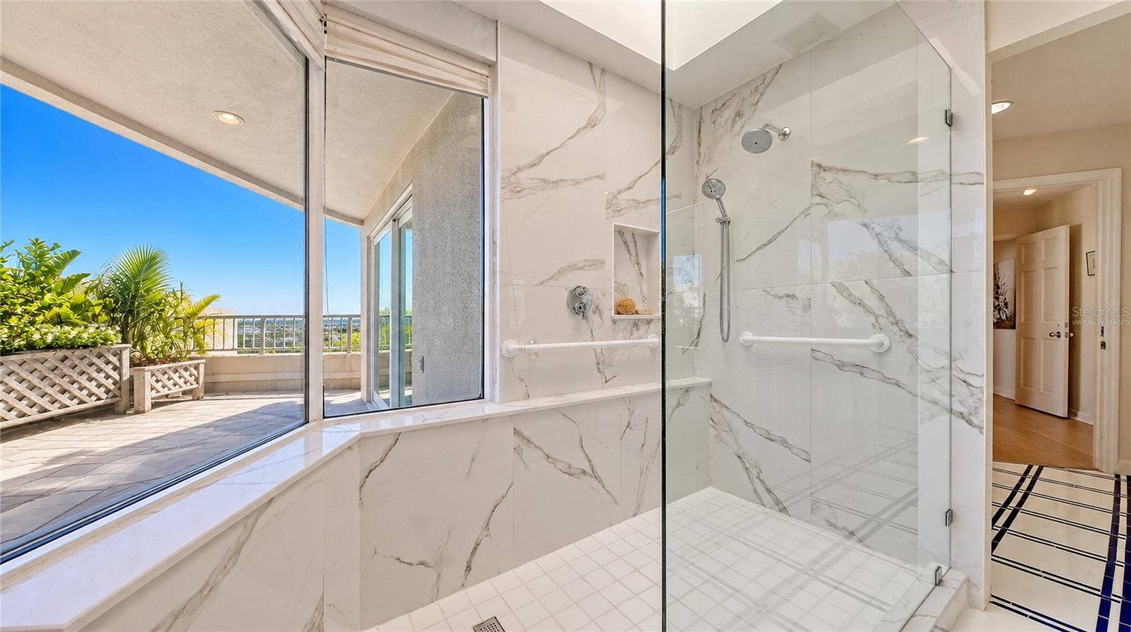 775 LONGBOAT CLUB RD, 1008-1007, Longboat Key, FL 34228 *Virtually Staged