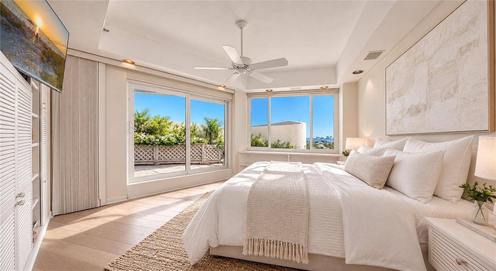 775 LONGBOAT CLUB RD, 1008-1007, Longboat Key, FL 34228 *Virtually Staged